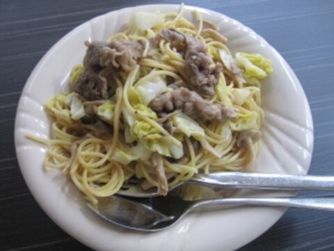 牛肉とキャベツのスパゲティ